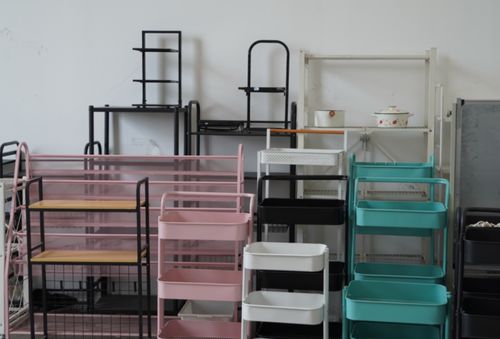 大學(xué)生休學(xué)創(chuàng)業(yè) 小商品做成大生意